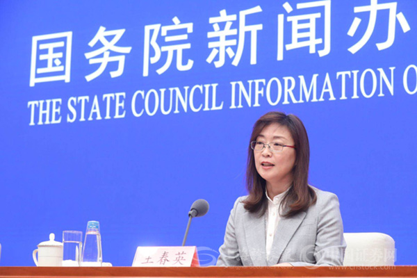 王春英今年以来中国的外汇市场运行实现了三个保持