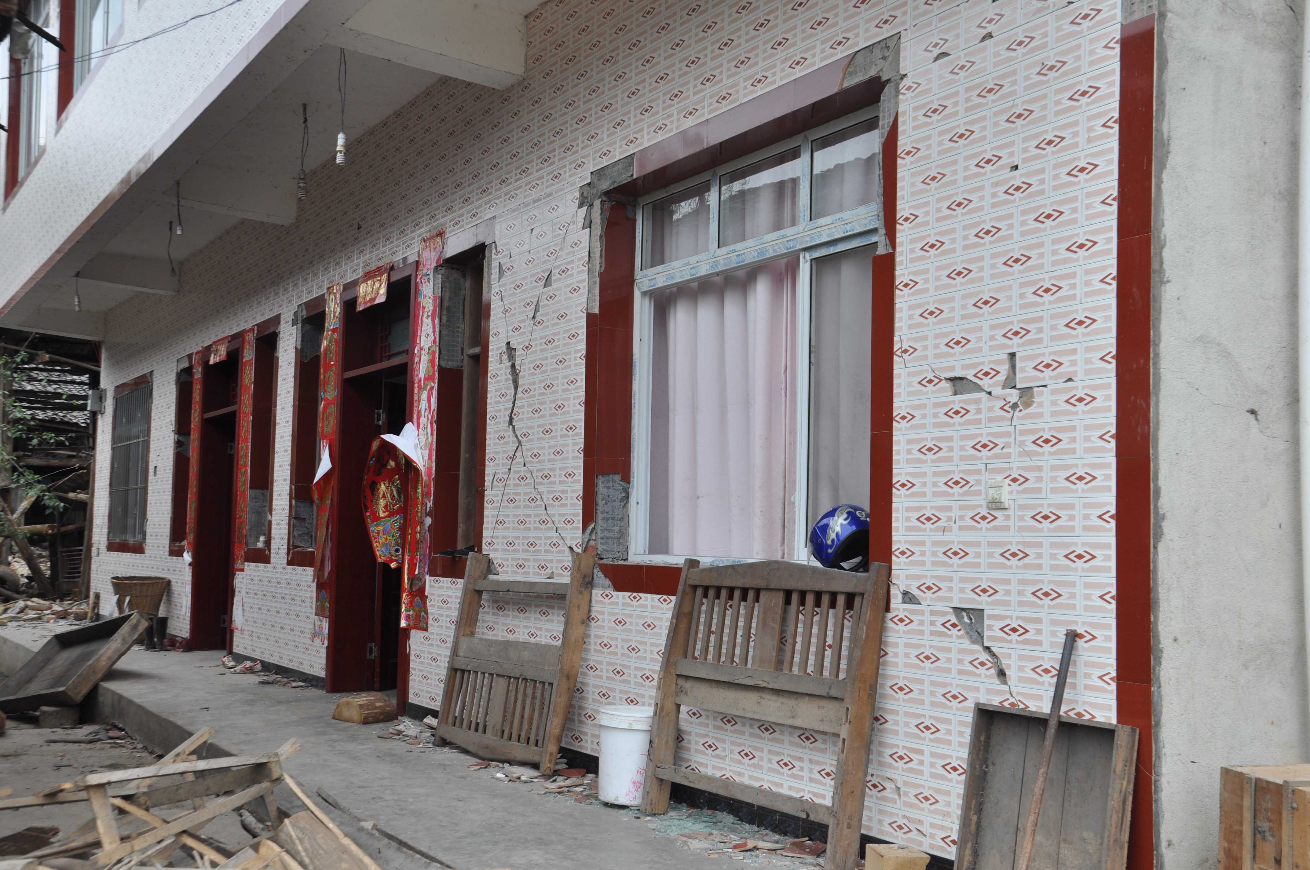 结构损坏的一处崭新危房