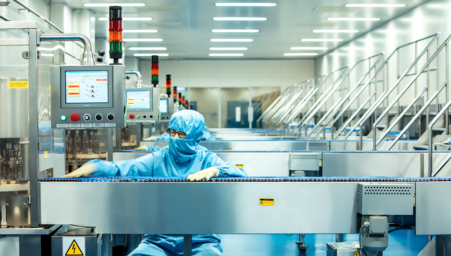 图为蓝芩口服液现代化生产流水线"我们对中药材领域掺假,染色,增重等