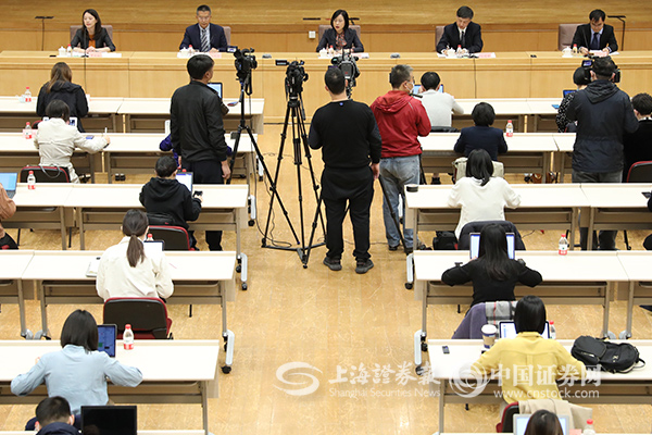 央行新闻发言人阮健弘 应该允许宏观杠杆率有阶段性的上升扩大对实体经济的信用支持 新闻 上海证券报 中国证券网