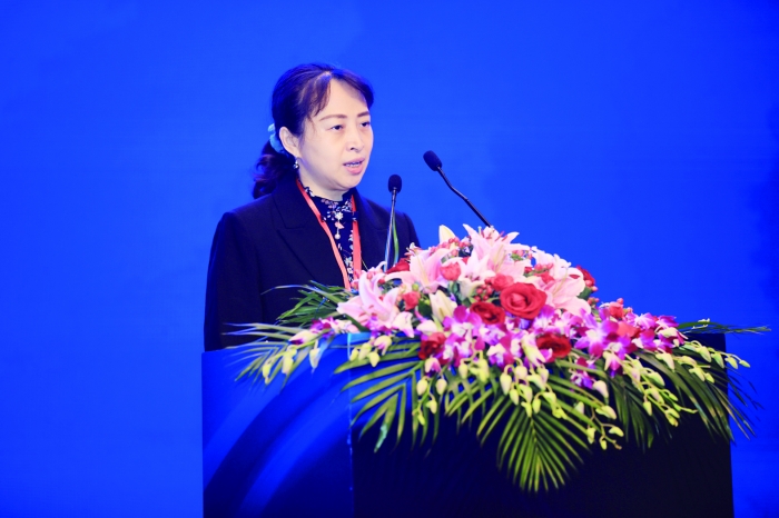 中基协党委委员,副秘书长黄丽萍:基金业迸发出旺盛活力