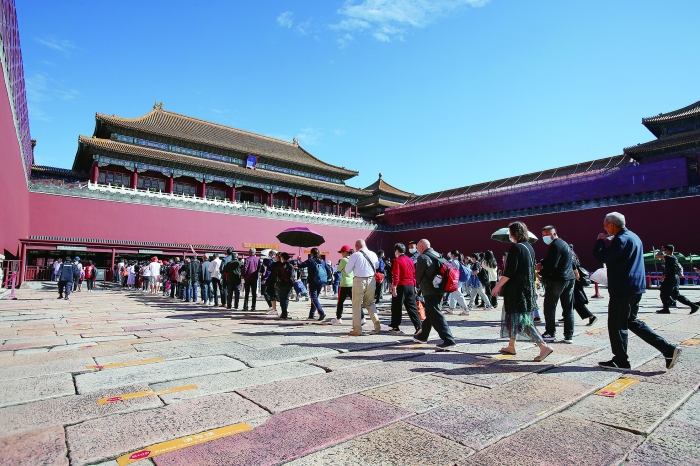 中秋节假期消费市场强势复苏 三天实现国内旅游收入371.49亿元