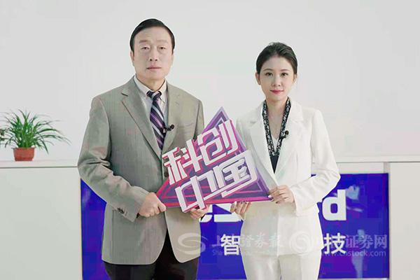 兰剑智能科技股份有限公司董事长、创始人吴耀华和主持人果缨奇