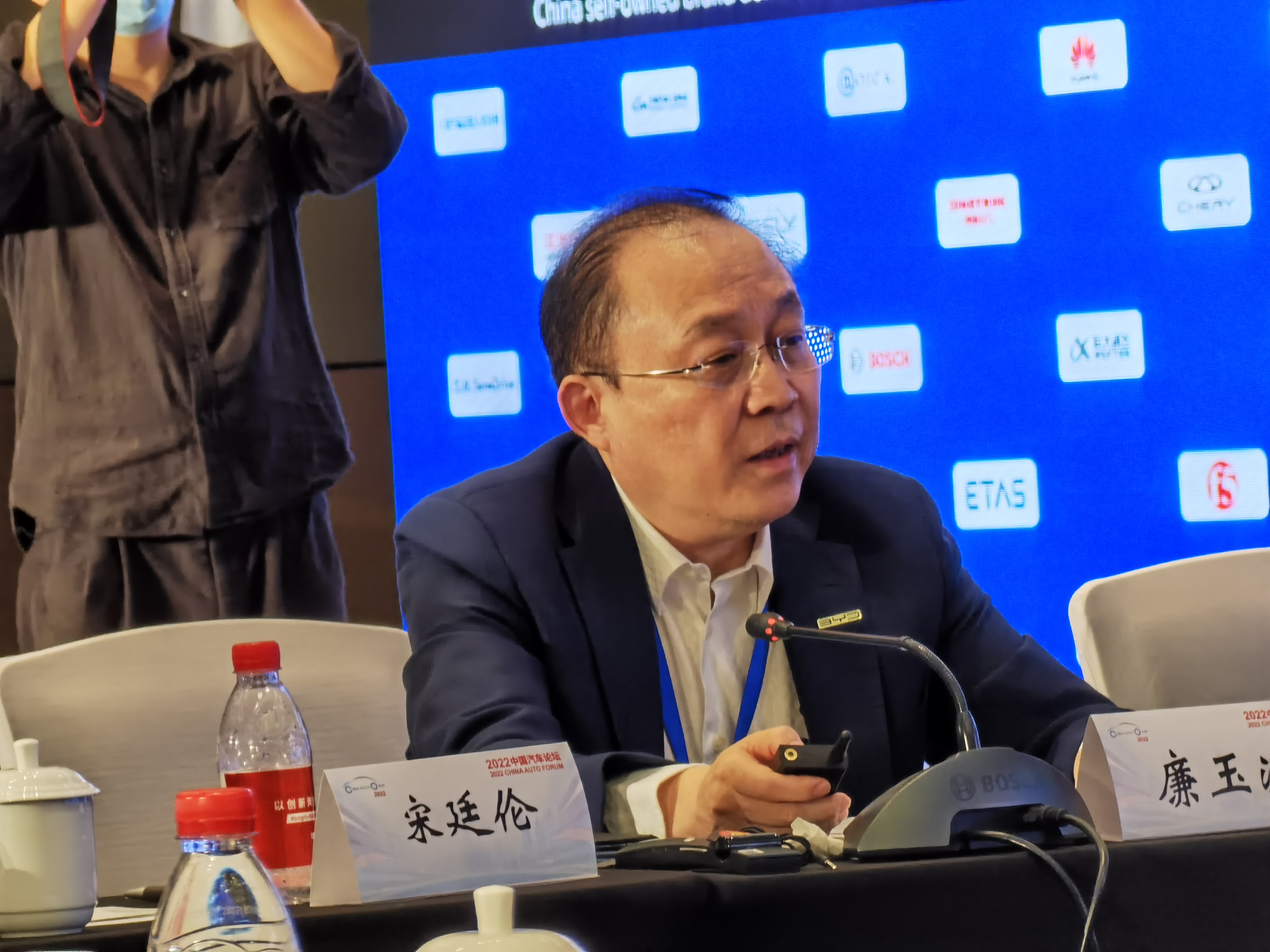 比亚迪执行副总裁廉玉波碳酸锂等价格波动带来很大影响今年招收了