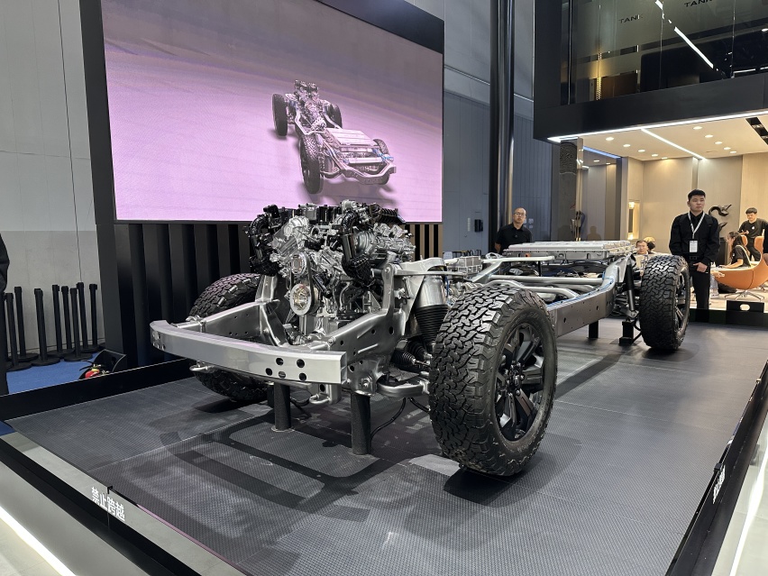 400hi4-t亮相成都车展 长城汽车坦克品牌加速布局越野新能源