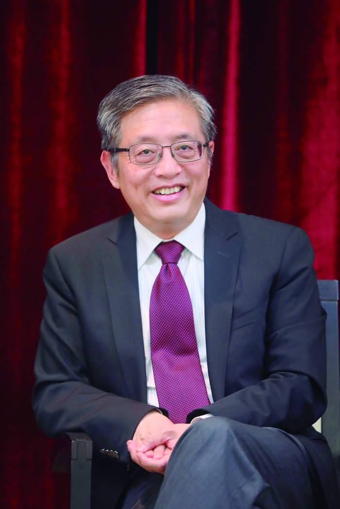 屠光绍　　上海交通大学　　上海高级金融学院　　执行理事　　《贺